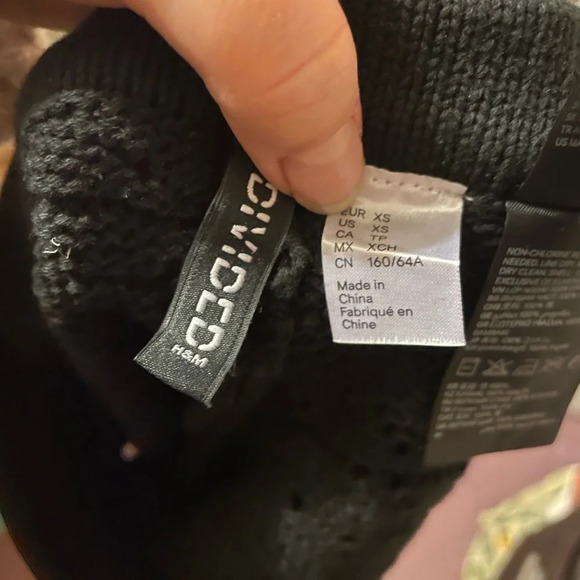 H&M DIVIDED BLACK CROCHET SHORTS - Picture 3 of 3